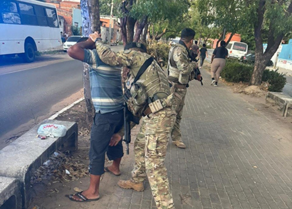Suspeito de realizar série de arrastões dentro de ônibus em Teresina é preso