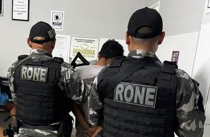 Suspeito de tráfico de drogas é preso durante operação em Floriano (Foto: Divulgação/PMPI) Suspeito de tráfico de drogas é preso durante operação em Floriano (Foto: Divulgação/PMPI)
