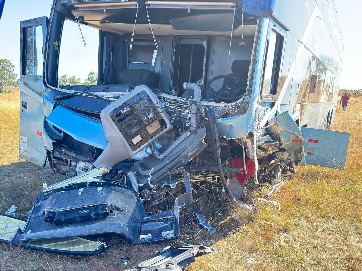 Tragédia na BR-343: colisão entre carro e ônibus mata dois jovens em Campo Maior