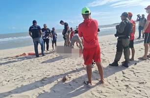 Turista é encontrado morto em área rasa da praia da Pedra do Sal, em Parnaíba (Foto: Divulgação/PMPI) Turista é encontrado morto em área rasa da praia da Pedra do Sal, em Parnaíba (Foto: Divulgação/PMPI)