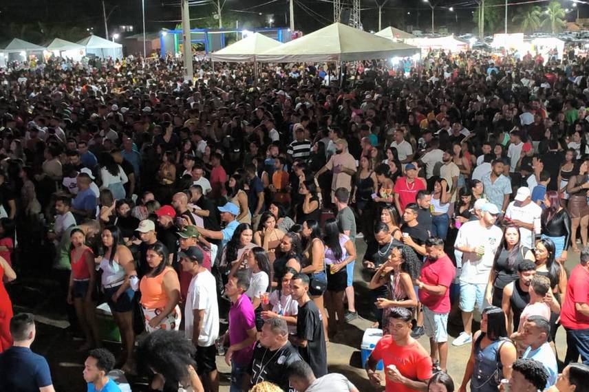 Urufolia 2025: primeira noite reúne multidão em Uruçuí ao som de Léo Santana Urufolia 2025: primeira noite reúne multidão em Uruçuí ao som de Léo Santana