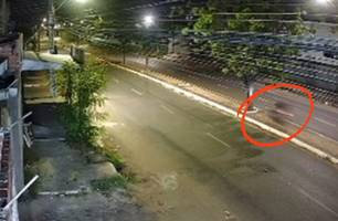 Vídeo mostra momento exato de acidente que deixou motociclista morto em Teresina (Foto: Reprodução) Vídeo mostra momento exato de acidente que deixou motociclista morto em Teresina (Foto: Reprodução)