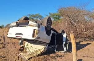 Acidente deixa um morto e quatro feridos na PI-140, entre Itaueira e Floriano (Foto: Divulgação/PMPI) Acidente deixa um morto e quatro feridos na PI-140, entre Itaueira e Floriano (Foto: Divulgação/PMPI)
