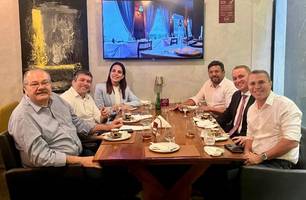 Bancada do PT reunida em restaurante de Teresina (Foto: Reprodução.) Bancada do PT reunida em restaurante de Teresina (Foto: Reprodução.)