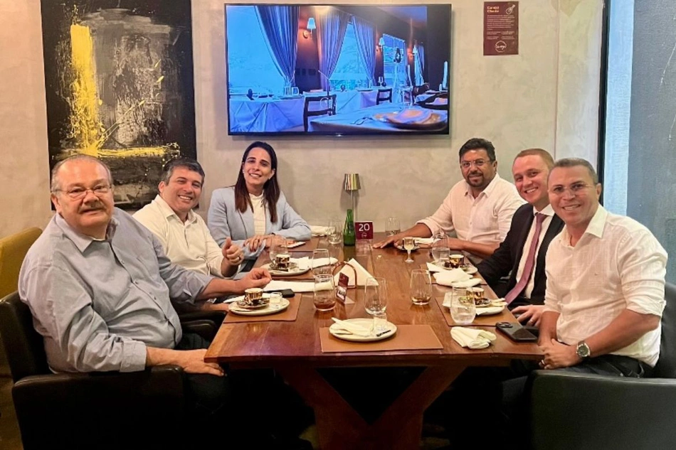 Bancada do PT reunida em restaurante de Teresina