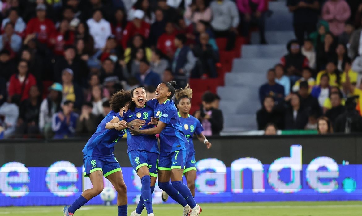 Brasil bate Colômbia