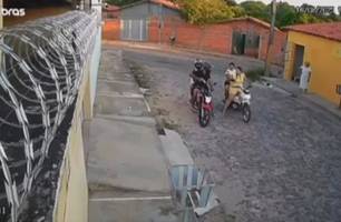 Casal armado em motocicleta assalta mulheres na zona Sul de Teresina (Foto: Reprodução) Casal armado em motocicleta assalta mulheres na zona Sul de Teresina (Foto: Reprodução)