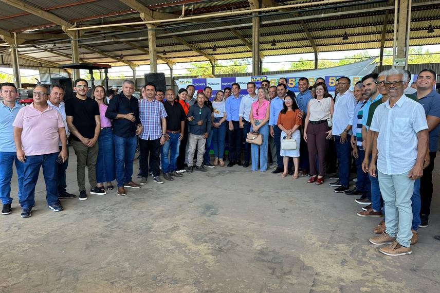 Codevasf realiza mega entrega a 35 municípios piauienses Codevasf realiza mega entrega a 35 municípios piauienses