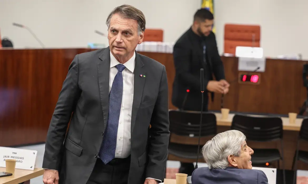 Defesa de Bolsonaro recorre contra prisão domiciliar