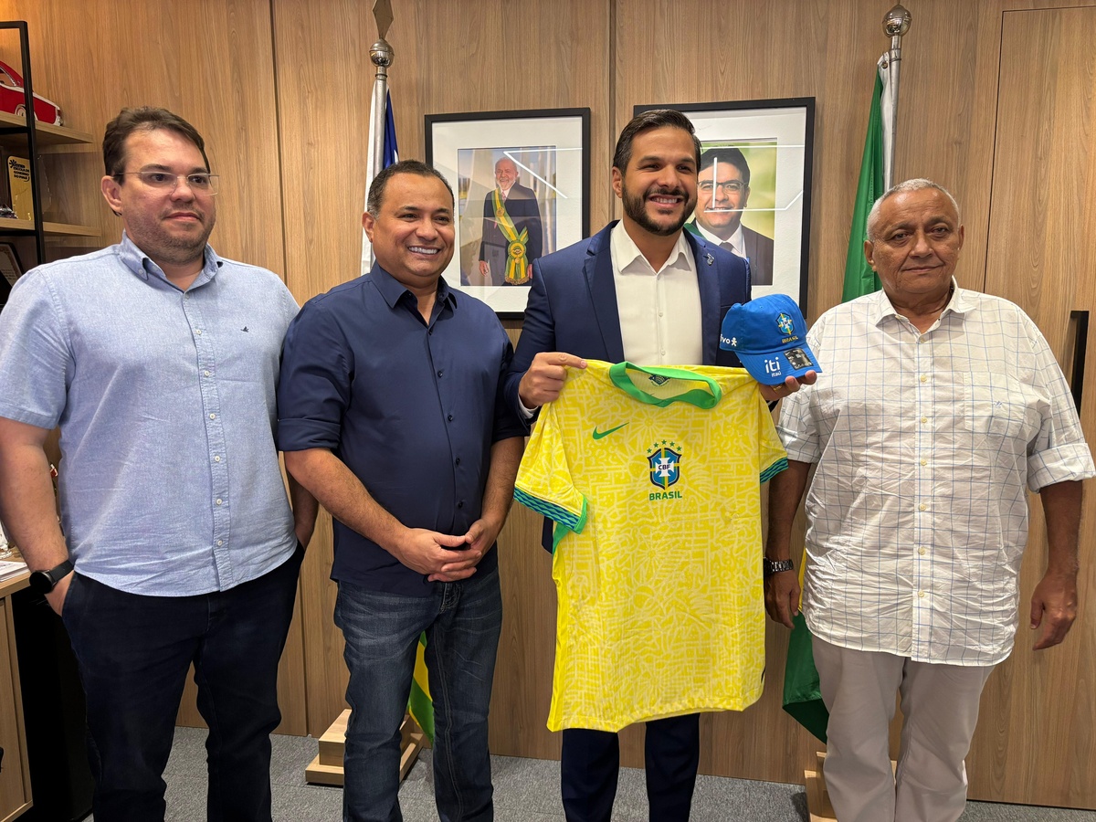 Deputado Evaldo Gomes anuncia troféu da Série B com nome de Washington Bandeira
