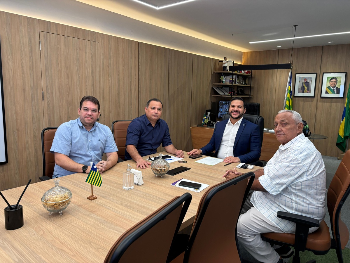 Deputado Evaldo Gomes anuncia troféu da Série B com nome de Washington Bandeira