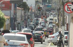 Falta de estacionamentos desafia mobilidade urbana em Floriano, no Sul do Piauí (Foto: TV Conecta) Falta de estacionamentos desafia mobilidade urbana em Floriano, no Sul do Piauí (Foto: TV Conecta)