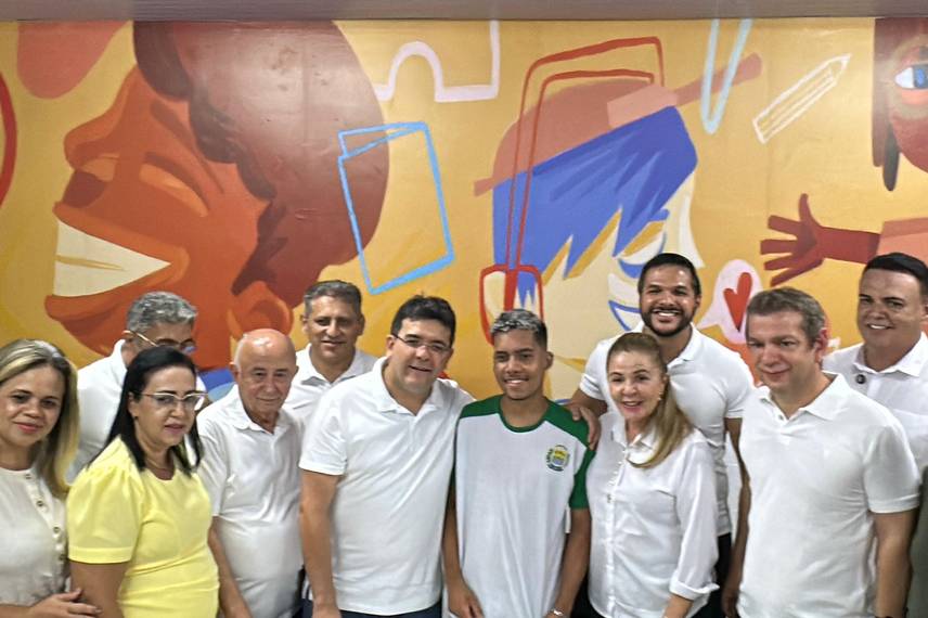 Governador entrega escola de tempo integral e visita obras em São Raimundo Nonato Governador entrega escola de tempo integral e visita obras em São Raimundo Nonato