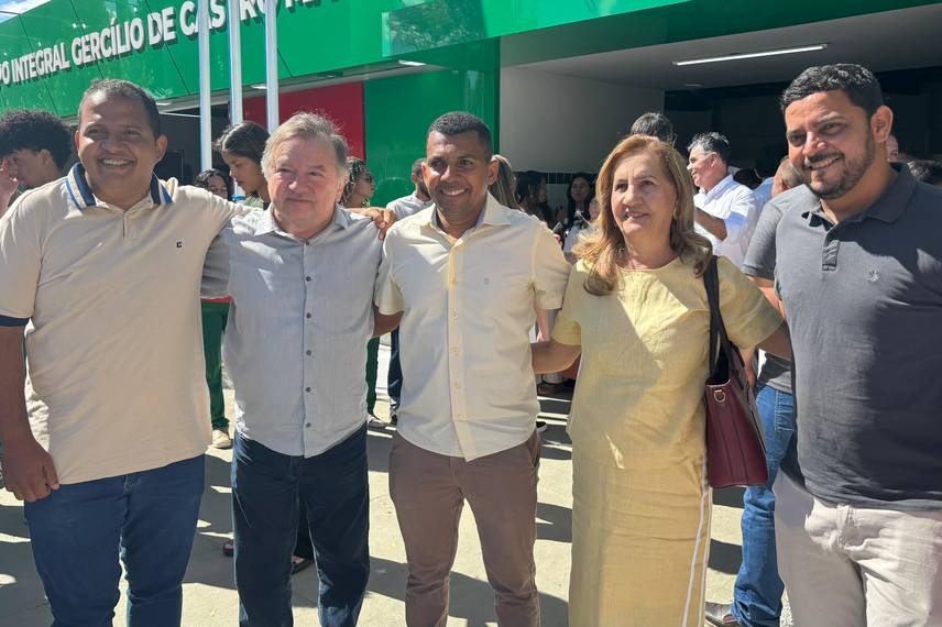 Governador entrega escola de tempo integral e visita obras em São Raimundo Nonato Governador entrega escola de tempo integral e visita obras em São Raimundo Nonato