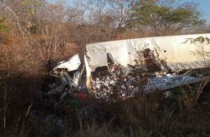 Grave colisão entre três carretas e caminhonete deixa motorista morto em Gilbués (Foto: Reprodução) Grave colisão entre três carretas e caminhonete deixa motorista morto em Gilbués (Foto: Reprodução)