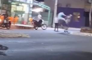 Idoso agredido a pontapés em Timon já foi localizado e caso será investigado (Foto: Reprodução) Idoso agredido a pontapés em Timon já foi localizado e caso será investigado (Foto: Reprodução)