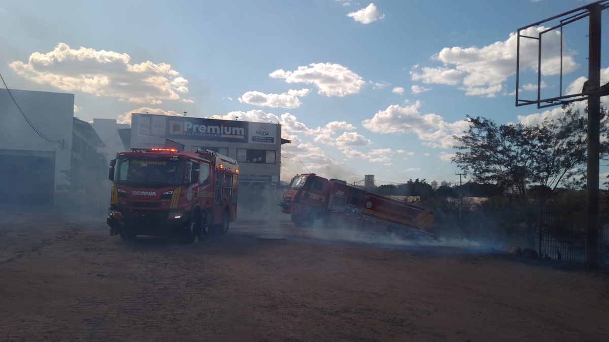 Incêndio atinge caminhão próximo ao Mercado do Peixe, na zona Sudeste de Teresina