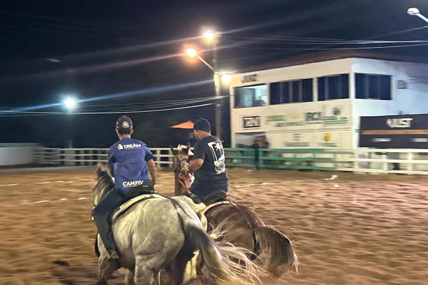 Júnior Macêdo, do Imepi, prestigia 1ª etapa do Campeonato Piauiense de Vaquejada Júnior Macêdo, do Imepi, prestigia 1ª etapa do Campeonato Piauiense de Vaquejada