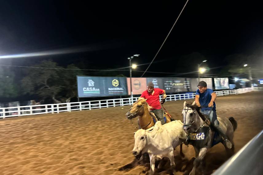 Júnior Macêdo, do Imepi, prestigia 1ª etapa do Campeonato Piauiense de Vaquejada Júnior Macêdo, do Imepi, prestigia 1ª etapa do Campeonato Piauiense de Vaquejada