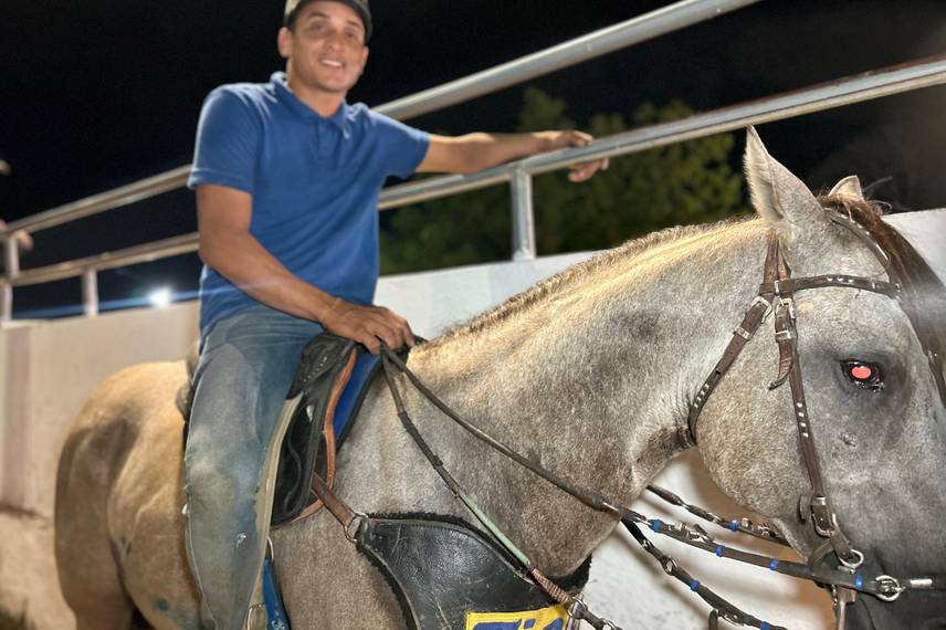 Júnior Macêdo, do Imepi, prestigia 1ª etapa do Campeonato Piauiense de Vaquejada Júnior Macêdo, do Imepi, prestigia 1ª etapa do Campeonato Piauiense de Vaquejada