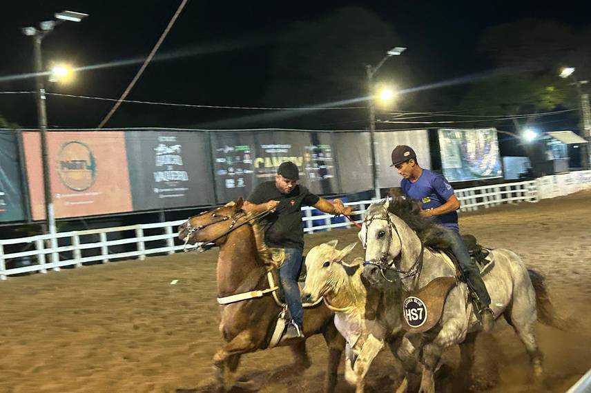 Júnior Macêdo, do Imepi, prestigia 1ª etapa do Campeonato Piauiense de Vaquejada Júnior Macêdo, do Imepi, prestigia 1ª etapa do Campeonato Piauiense de Vaquejada