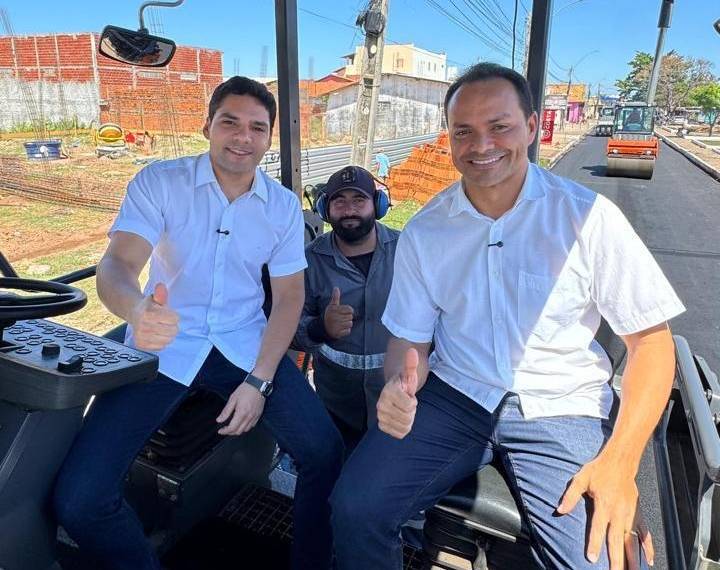 Leo Sobral e prefeito de José de Freitas visitam obras da Travessia Urbana Leo Sobral e prefeito de José de Freitas visitam obras da Travessia Urbana