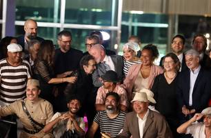 Lula recebe equipe e elenco de "O Agente Secreto" em sessão especial no Palácio da Alvorada (Foto: Valter Campanato/Agência Brasi) Lula recebe equipe e elenco de "O Agente Secreto" em sessão especial no Palácio da Alvorada (Foto: Valter Campanato/Agência Brasi)