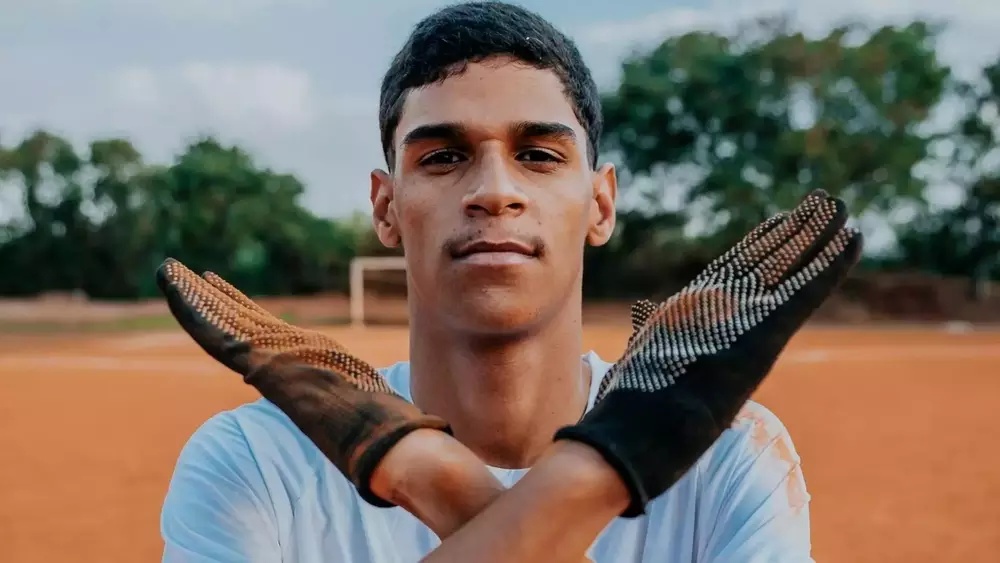 Luva de Pedreiro é internado em João Pessoa e tem quadro estável, diz namorada