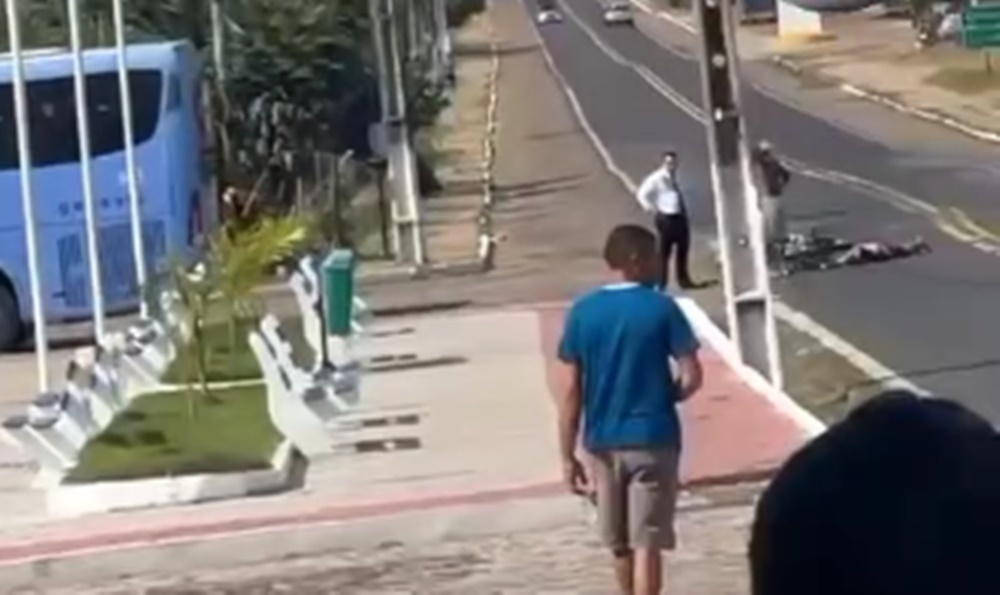 Motociclista com sinais de embriaguez colide com ônibus da Guanabara na BR-343