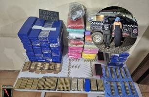 Passageiras de ônibus são presas com arsenal e 62 kg de drogas em Paulistana (Foto: Divulgação/PMPI) Passageiras de ônibus são presas com arsenal e 62 kg de drogas em Paulistana (Foto: Divulgação/PMPI)