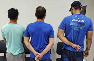 PM prende trio suspeito de tráfico e apreende drogas e dinheiro em Batalha (Foto: Divulgação/PMPI) PM prende trio suspeito de tráfico e apreende drogas e dinheiro em Batalha (Foto: Divulgação/PMPI)