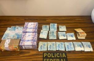 Polícia Federal cumpre mandados em Teresina contra desvio de recursos do Fundeb (Foto: Divulgação/Polícia Federal) Polícia Federal cumpre mandados em Teresina contra desvio de recursos do Fundeb (Foto: Divulgação/Polícia Federal)