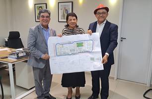 Prefeito Abdoral Melo recebe projeto do Complexo Poliesportivo Educacional (Foto: Divulgação) Prefeito Abdoral Melo recebe projeto do Complexo Poliesportivo Educacional (Foto: Divulgação)