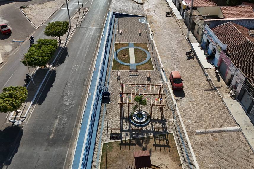 Prefeito de Dirceu Arcoverde destaca avanços em infraestrutura no município Prefeito de Dirceu Arcoverde destaca avanços em infraestrutura no município