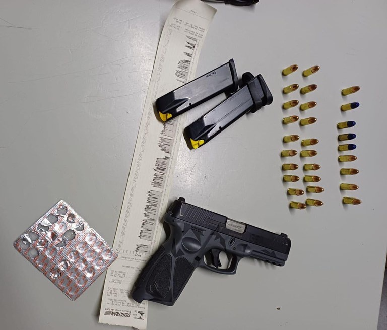 PRF apreende pistola e comprimidos de rebite em caminhão na BR-316, em Teresina