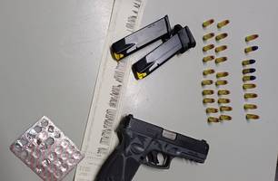 PRF apreende pistola e comprimidos de rebite em caminhão na BR-316, em Teresina (Foto: Reprodução)