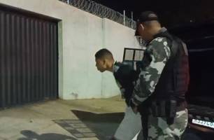 Suspeito de assaltos é baleado após tentar atirar em policiais em Teresina (Foto: Reprodução)