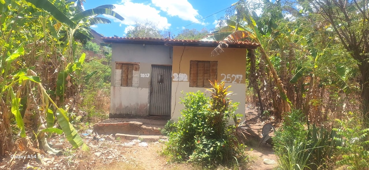 Suspeitos fogem da polícia e deixam armas e drogas em casa na zona sul de Teresina