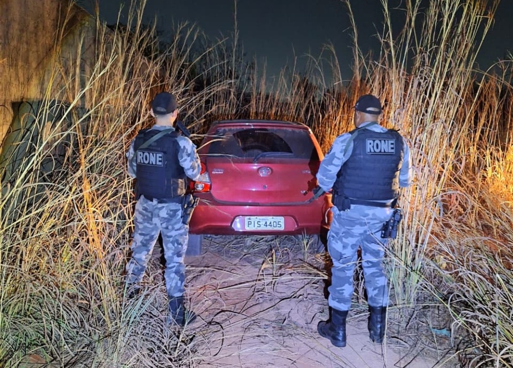 Carro roubado por quadrilha é recuperado em área de mata na zona Sul de Teresina