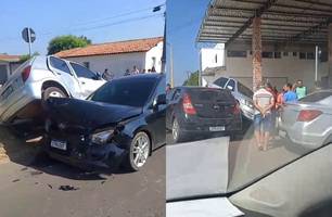 Carros ficam 'empilhados' após colisão em cruzamento na cidade de Cocal (Foto: Reprodução) Carros ficam 'empilhados' após colisão em cruzamento na cidade de Cocal (Foto: Reprodução)