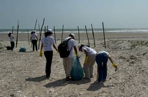 Companhia Porto Piauí mobiliza voluntários para Dia de Limpeza da Praia em Luís Correia (Foto: Eric Hudson/ Porto Piauí) Companhia Porto Piauí mobiliza voluntários para Dia de Limpeza da Praia em Luís Correia (Foto: Eric Hudson/ Porto Piauí)