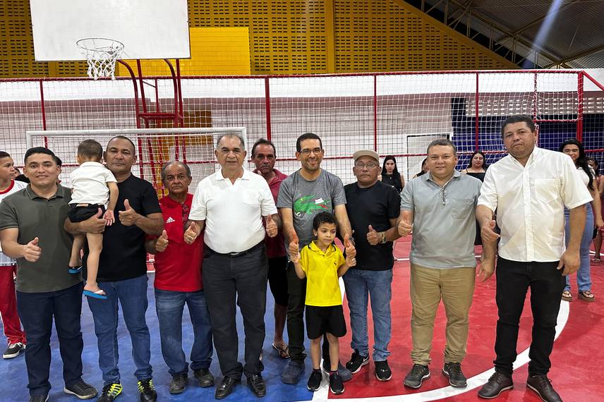 Comunidade celebra entrega da reforma do Ginásio Poliesportivo em Pau D'Arco do PI Comunidade celebra entrega da reforma do Ginásio Poliesportivo em Pau D'Arco do PI