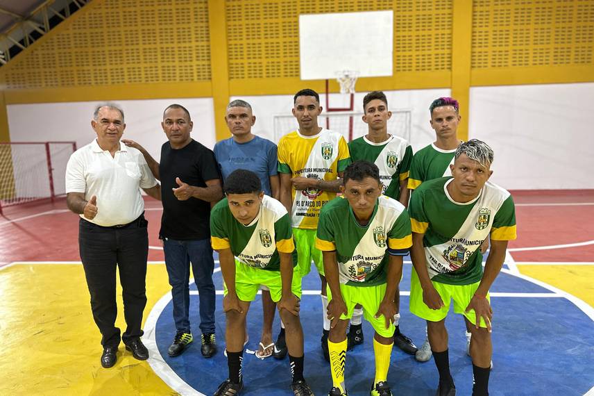 Comunidade celebra entrega da reforma do Ginásio Poliesportivo em Pau D'Arco do PI Comunidade celebra entrega da reforma do Ginásio Poliesportivo em Pau D'Arco do PI