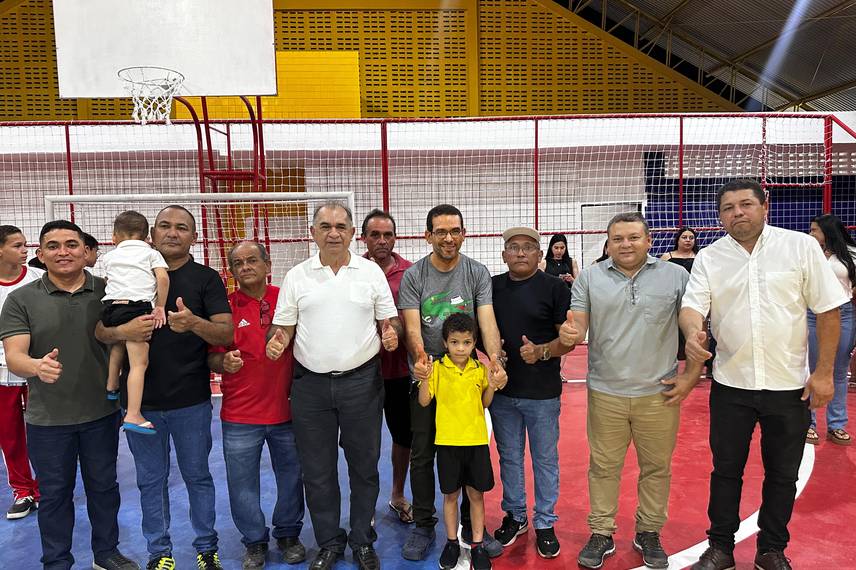 Comunidade celebra entrega da reforma do Ginásio Poliesportivo em Pau D'Arco do PI Comunidade celebra entrega da reforma do Ginásio Poliesportivo em Pau D'Arco do PI