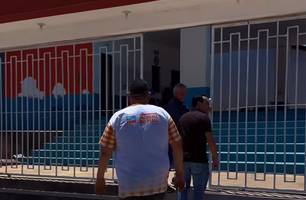 De acordo com informações, a acusada, identificada apenas pelas iniciais A. F. J., teria efetuado vários disparos contra a residência de outra mulher. A motivação do crime seria uma possível relação extraconjugal entre a vítima e o marido da suspeita. Os disparos teriam sido feitos com a própria arma de fogo do companheiro. (Foto: Reprodução) De acordo com informações, a acusada, identificada apenas pelas iniciais A. F. J., teria efetuado vários disparos contra a residência de outra mulher. A motivação do crime seria uma possível relação extraconjugal entre a vítima e o marido da suspeita. Os disparos teriam sido feitos com a própria arma de fogo do companheiro. (Foto: Reprodução)
