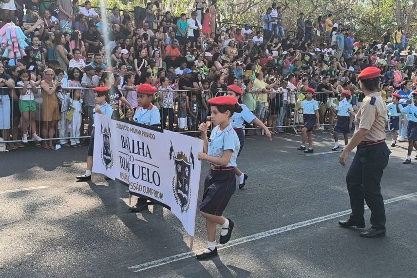 Desfile de 7 de Setembro reúne mais de 50 instituições e leva multidão a Teresina Desfile de 7 de Setembro reúne mais de 50 instituições e leva multidão a Teresina