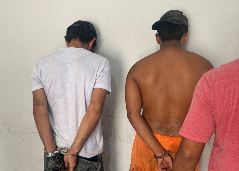 Dois homens são presos suspeitos de roubo na Praça João Luís, em Teresina