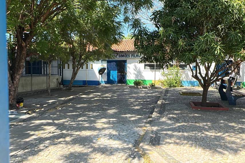 *Falta de ar-condicionado afeta alunos da Escola Simões Filho, em Teresina* *Falta de ar-condicionado afeta alunos da Escola Simões Filho, em Teresina*