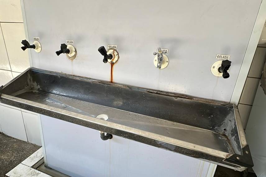 *Falta de ar-condicionado afeta alunos da Escola Simões Filho, em Teresina* *Falta de ar-condicionado afeta alunos da Escola Simões Filho, em Teresina*