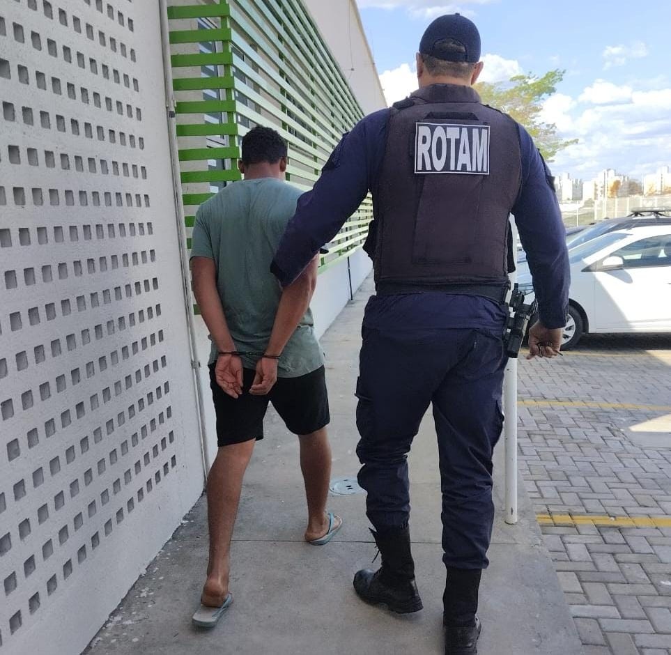 Homem acusado de matar o próprio pai é preso após assediar prima adolescente no PI